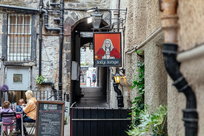 Highlights & Hidden Gems With Locals: Best of Edinburgh Private Tour - What the high rating tells you, and what it does not