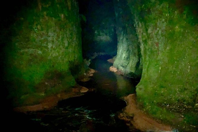 Join the Dark Side of Magical Nature - The Devil’s Pulpit and its dark-red water