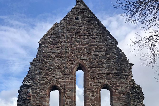 Legendary Loch Ness and Urquhart Castle Tour - Dochgarroch: canal locks, cattle, and a first taste of the Highlands