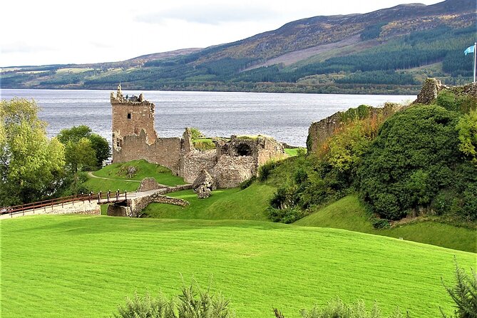 Loch Ness , Heilan Coos ,Great Glen , Fort William and Glencoe - The Commando Monument and the road to Ben Nevis