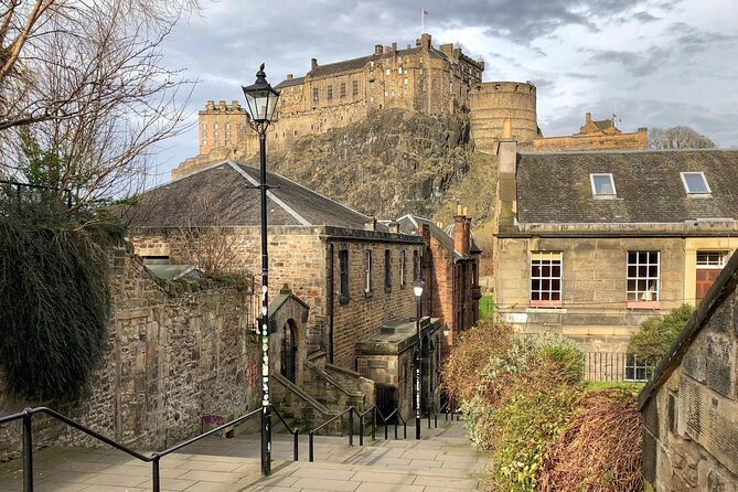 Old Edinburgh Private Walking Tour - History and Outlander along the old streets