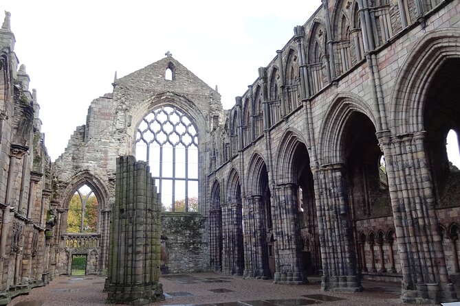 Private 4 Hour Tour of Edinburgh in a Spacious 6-seater Mercedes - New Town, the Scott Monument, and Dean Village