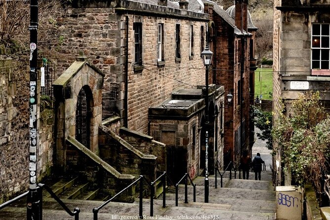 Private 4h Walking Tour in Edinburgh with Edinburgh Castle Tour - John Knox House and the lower Royal Mile