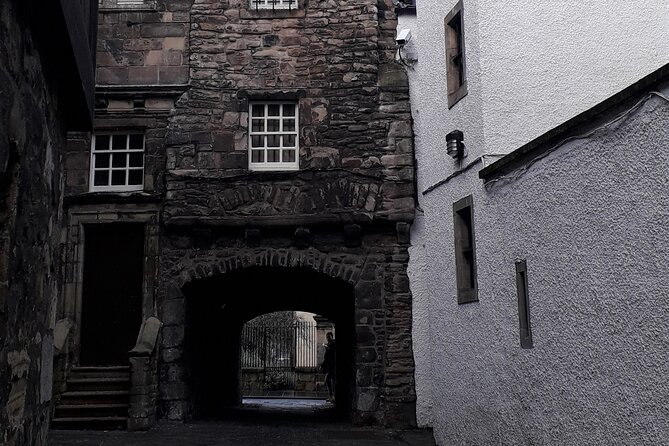 Private Dark History Tour: Eerie Edinburgh - Mercat Cross and public punishment