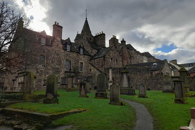 Private Dark History Tour: Eerie Edinburgh - Canongate and the bloody past of a neighboring town