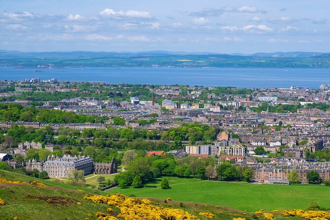 Private Half Day Tour of Edinburgh in a Black Cab - A guide can make the short stops count