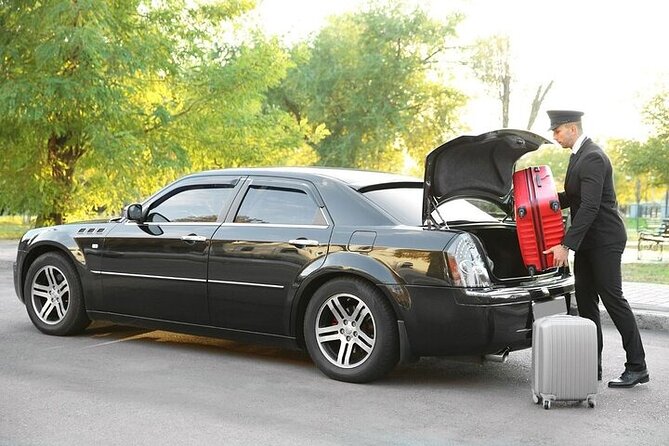 Private One way Transfer Edinburgh Airport to Edinburgh - The 35-minute ride into the city