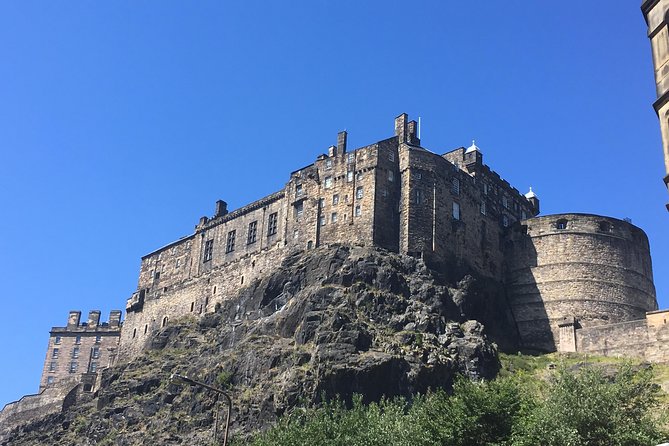 Private Walk: Edinburgh Old Town and New Town - Victoria Street and the closes above the Royal Mile