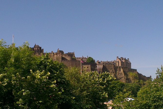 Private Walk: Edinburgh Old Town and New Town - Walking pace, weather, and practical comfort