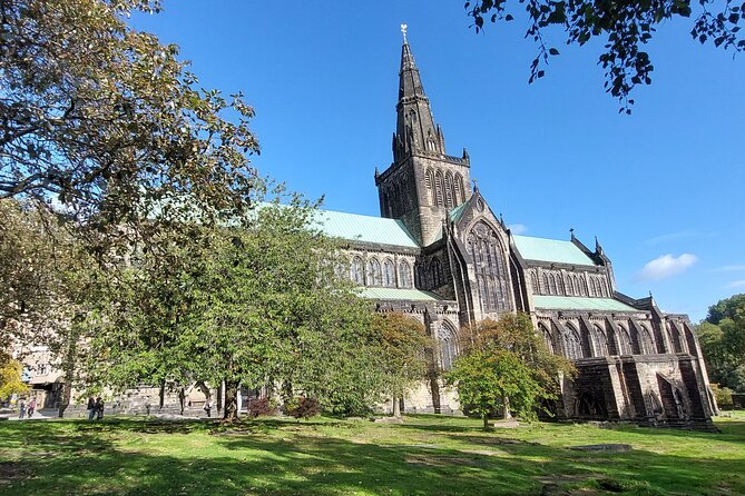 Privately Guided Day Tour of Glasgow in Luxury Minivan - Glasgow Green, the Doulton Fountain, and the closed People’s Palace