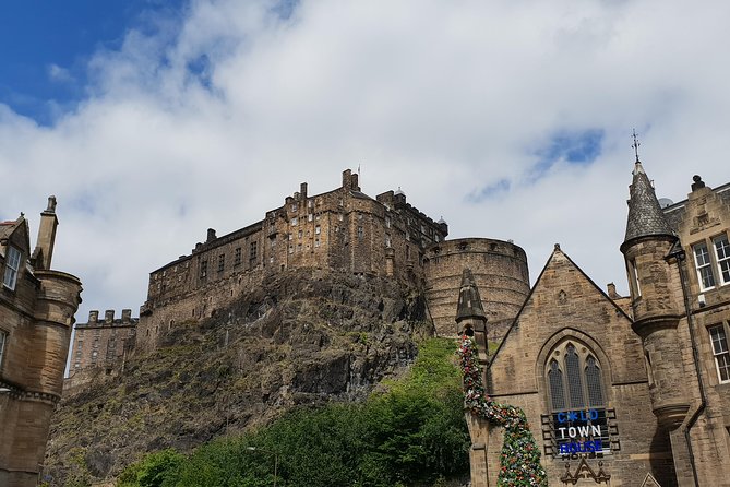 Public guided tour of Edinburgh at a minimum price - in French - Edinburgh’s two historic towns in a single walk