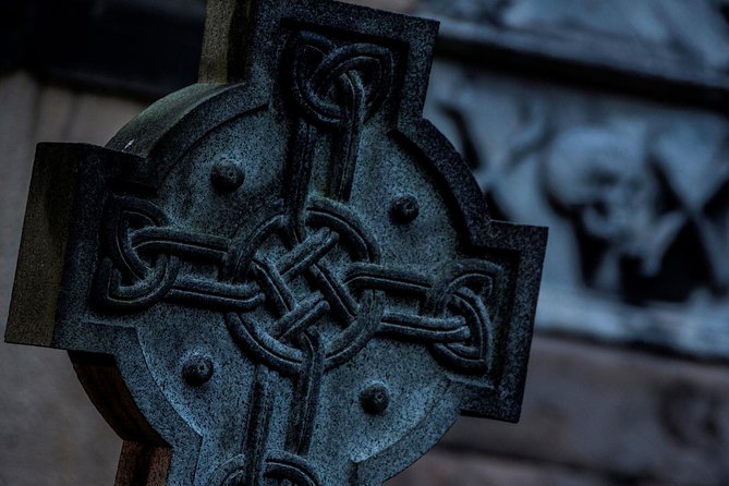 Small Group Edinburgh Underground Vaults & Graveyard Ghost Tour - Starting at Mercat Cross on the Royal Mile