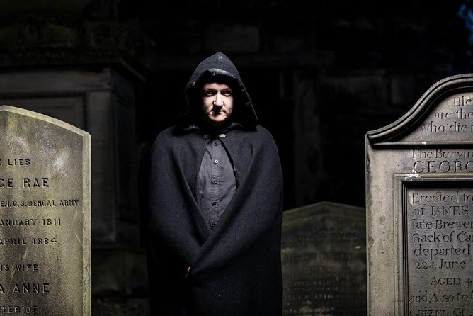 Small Group Edinburgh Underground Vaults & Graveyard Ghost Tour - The guides make or break the evening