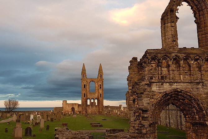 St Andrews Walking Tours - A quick pause near Jannettas Gelateria
