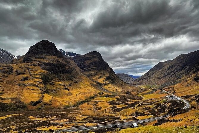 Ultimate Day tour Edinburgh: Glencoe, Highland Cows, Loch Lomond - The Kelpies and The Helix after the Highland roads