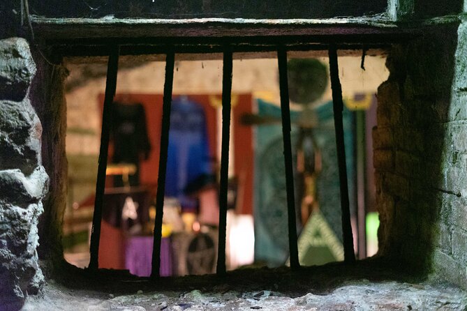 Underground Vaults Walking Tour in Edinburgh Old Town - What the one-hour route actually feels like