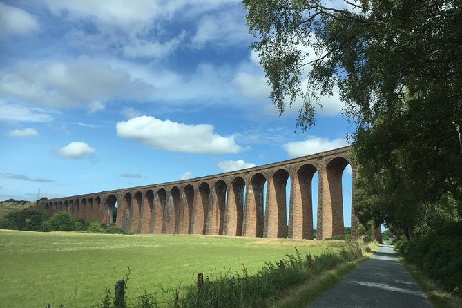 Urquhart Castle, Culloden, Clava Cairns, Loch Ness - Drumnadrochit adds a quick Nessie stop